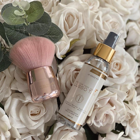 Lusso tan face and hand mist & blending brush